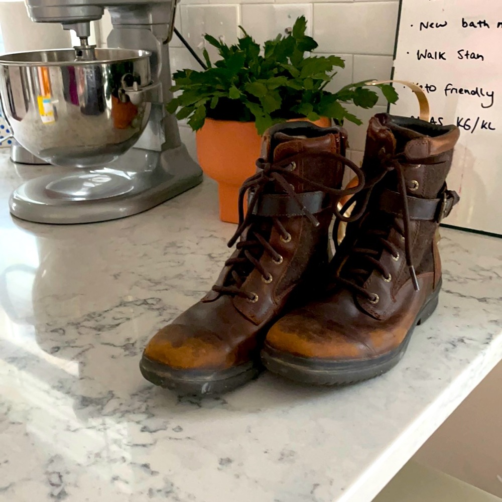 Leather Ugg boots! Size 8.5